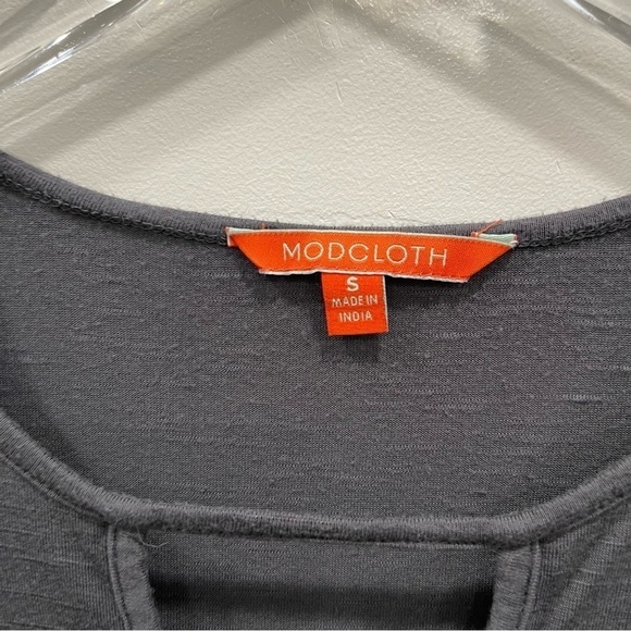 Modcloth Keyhole Grey Short Sleeve Stretch Top Size Small - Picture 3 of 7